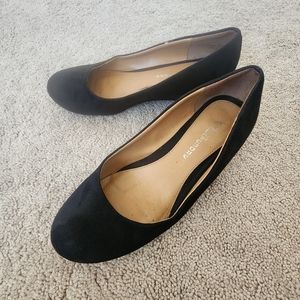 Black wedge shoes